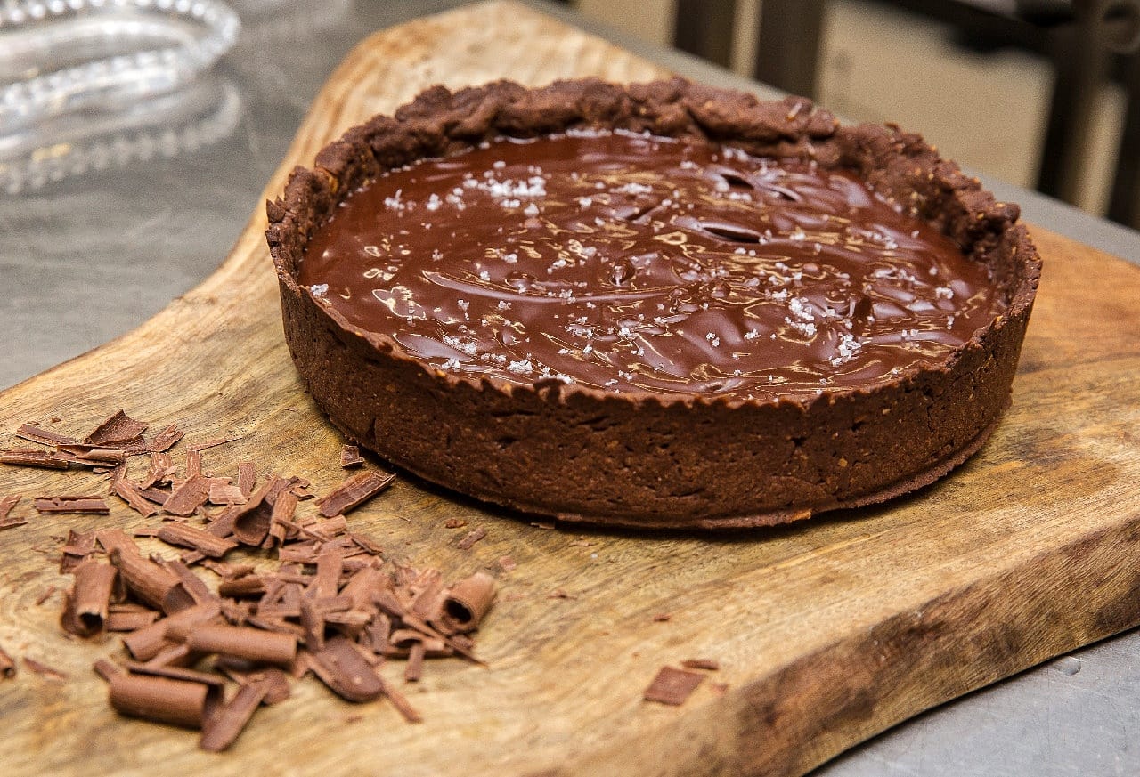 Você está visualizando atualmente Torta de Chocolate com Caramelo Salgado